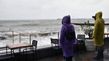 В Сочи закрыли большинство пляжей из-за шторма 