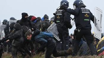 В немецком Лютцерате более 70 правоохранителей получили травмы
