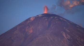 На Камчатке на вулкане Ключевском произошел выброс пепла 