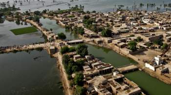 Более 900 человек погибли в Пакистане из-за наводнения, сообщают СМИ