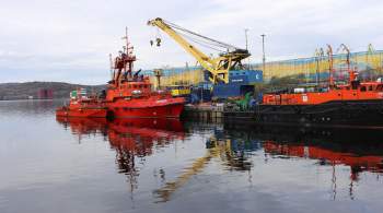 В Мурманске загорелось судно в рыбном порту