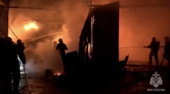 В Новой Москве загорелся склад с пиломатериалами, сообщил источник 