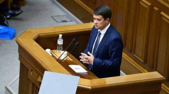 Офис Зеленского обвинил спикера Рады в саботаже инициатив президента