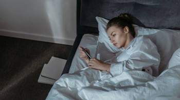 Безопасно ли спать рядом со смартфоном?