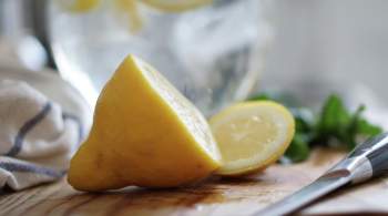 Эксперт рассказала о необычных полезных свойствах лимонного сока и соли 