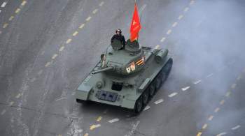 На параде Победы в Москве начала движение колонна военной техники