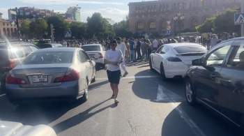 Участники протеста в Ереване перекрывают въезды на площадь Республики 