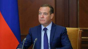 Медведев призвал не допускать политизации в вопросах борьбы с COVID-19