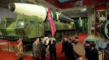 В КНДР военные показали Ким Чен Ыну умение ломать головой бетон