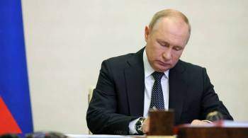 Путин подписал закон о продлении предельного срока службы высших офицеров
