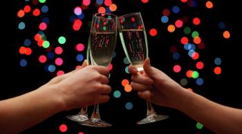 Психологи рассказали, как правильно загадывать желания в Новый год