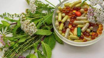 Дошли до травки: лекарства против COVID-19 добывают из растений