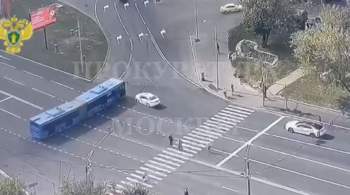 В Москве водитель каршеринга врезался в автобус 