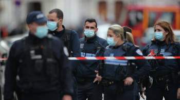 Во Франции женщина с ножом напала на полицейского
