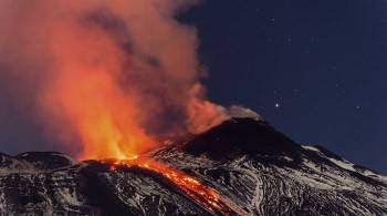 Мощное извержение вулкана Этна началось на Сицилии