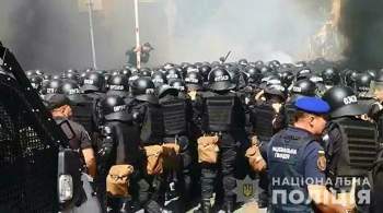 В Киеве в столкновениях с националистами пострадали семь полицейских 