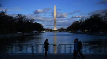 Монумент Вашингтону закрыли из-за удара молнии