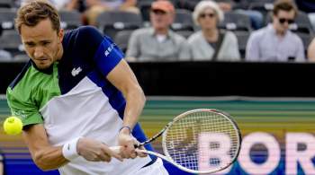 Медведев вышел в четвертьфинал травяного турнира в Хертогенбосе