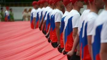 В Крыму развернули километровый флаг России