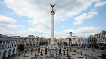 В Киеве задержали несколько человек, разломавших советские инсталляции 
