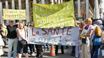 В Париже началась акция против санитарных пропусков
