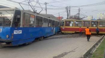 В Ростове-на-Дону два трамвая столкнулись и протаранили жилой дом