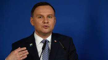 Эксперт: президент Польши пытается выпрыгнуть из  демократических штанов 