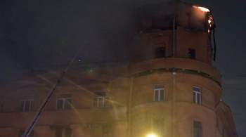 Эвакуированных из горящего дома в Петербурге разместили в гимназии