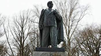 В Вильнюсе сносят памятник советскому писателю Цвирке, сообщили СМИ