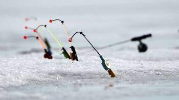 В Татарстане спасли трех провалившихся под лед рыбаков