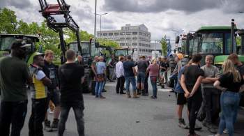Голландские фермеры привезли танк на экологический митинг