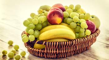 Диетолог сравнила полезные свойства бананов и яблок