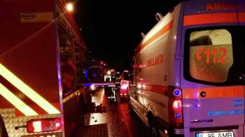В Румынии при столкновении микроавтобуса и фуры погиб человек