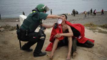 При попытке прорваться в Испанию погибли 23 мигранта, сообщили СМИ