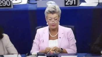 Еврокомиссар предпочла вязать во время речи фон дер Ляйен 