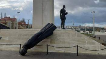 В Севастополе на мемориале Примирения упала скульптура красноармейца 