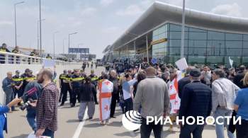 В Тбилиси митинг против запуска авиасообщения с Россией завершился шествием