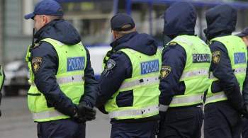 Полиция Латвии испугалась COVID и оцепила памятник Освободителям Риги