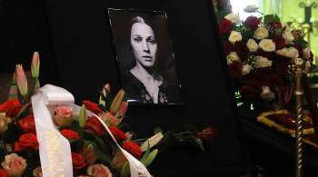 Нину Русланову похоронили на Троекуровском кладбище